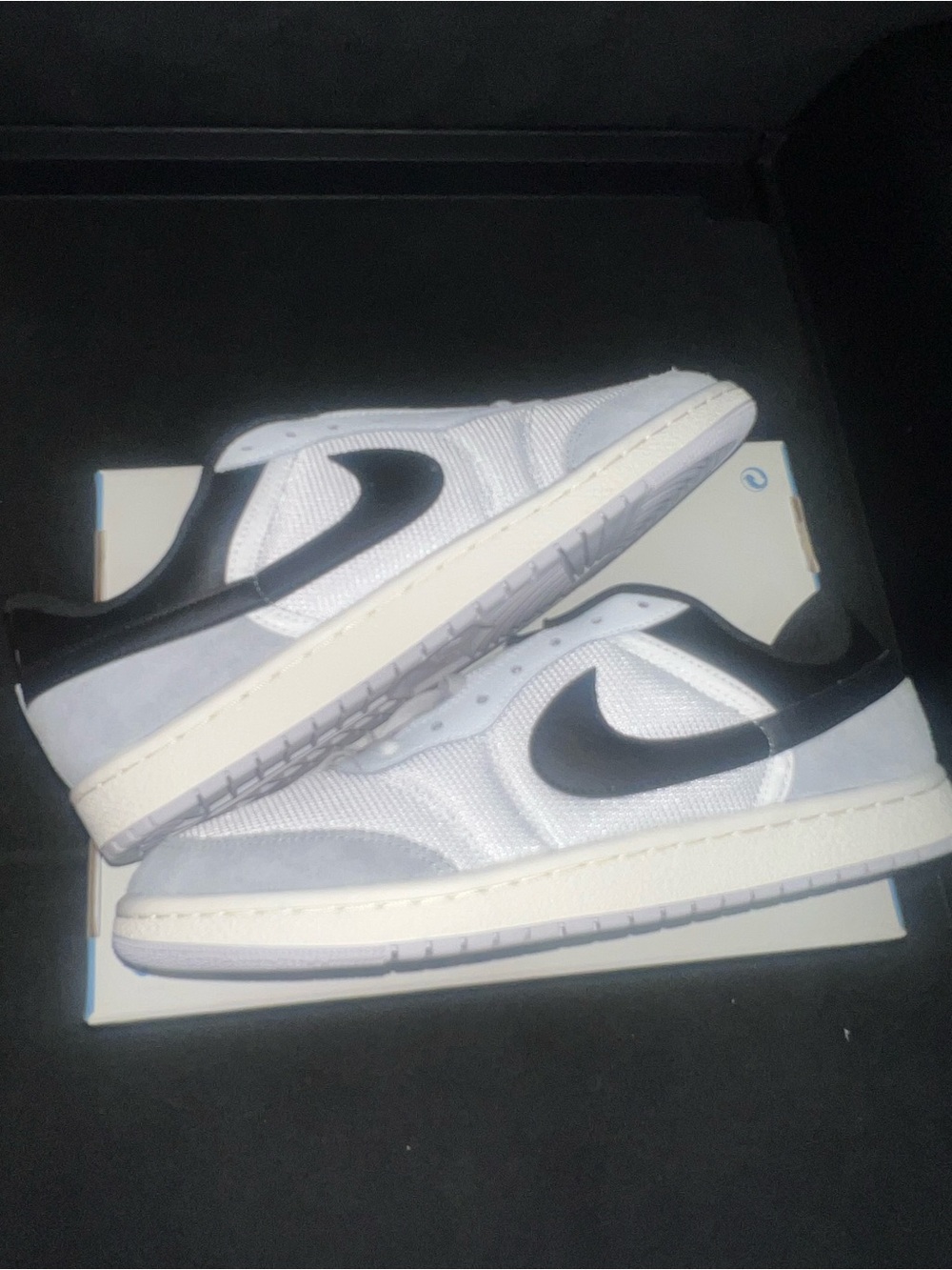 Nike Air Jordan Skyline Low Summit White Black Sneakers IQ0704-101 Sz 11.5W/10M - Picture 3 of 8